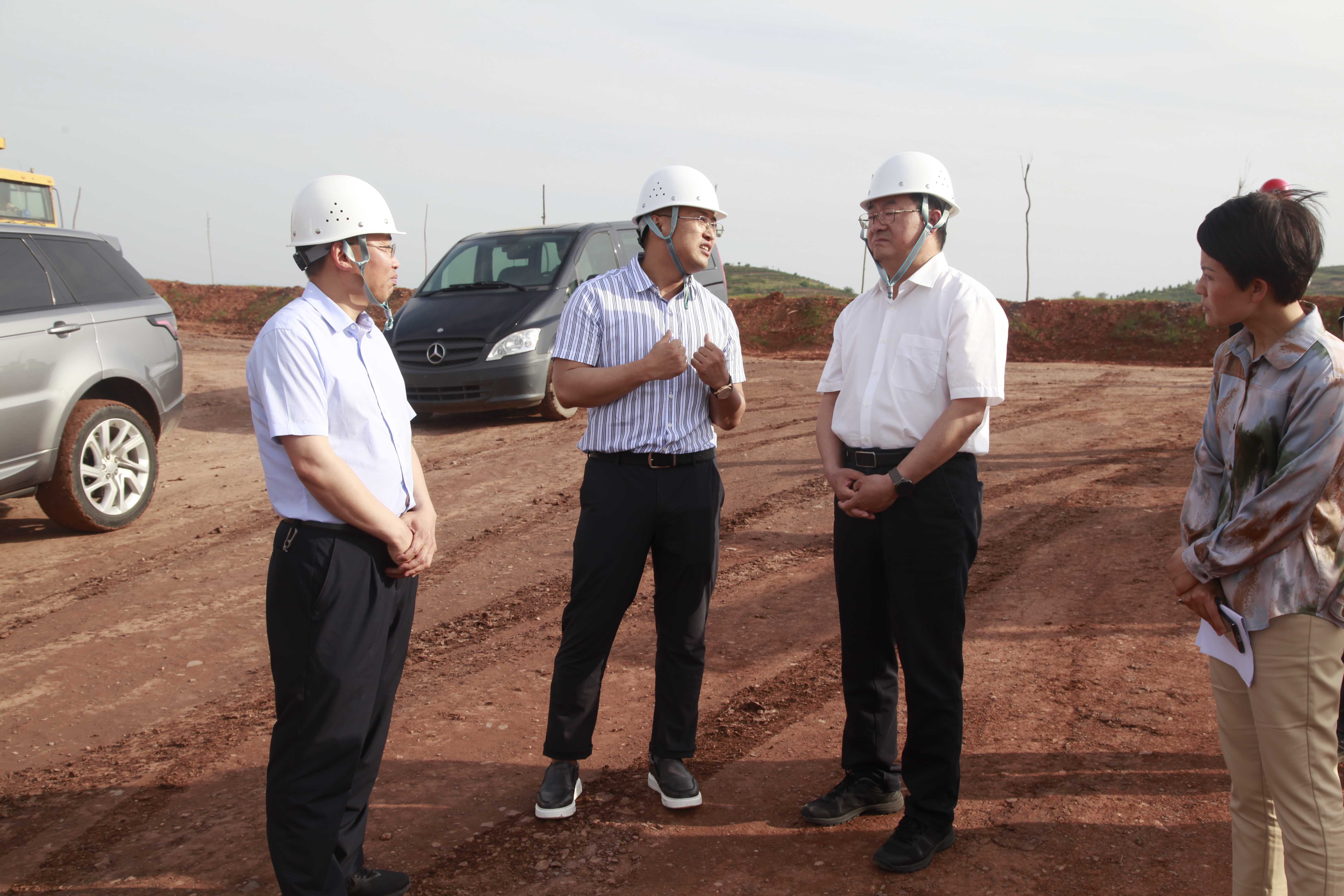 洛陽市政協(xié)副主席、伊川縣委書記仝宇鵬到金濤實業(yè)集團旗下弘濤公司礦山項目調研